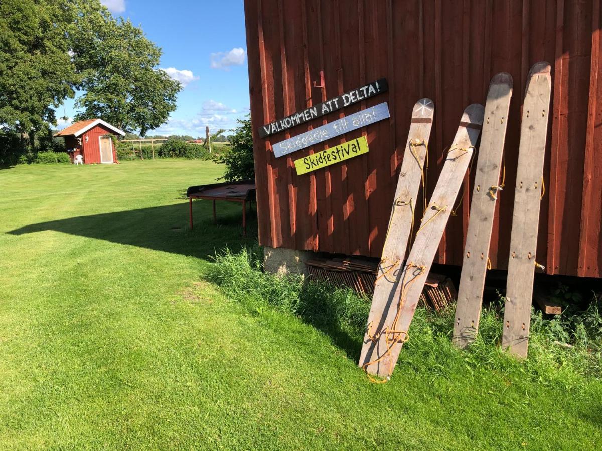 Aeventyrsgardens Vandrarhem, Kinnekulle Källby エクステリア 写真