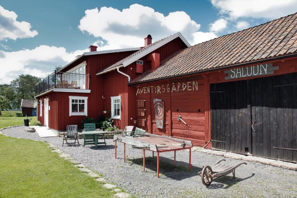 Aeventyrsgardens Vandrarhem, Kinnekulle Källby エクステリア 写真