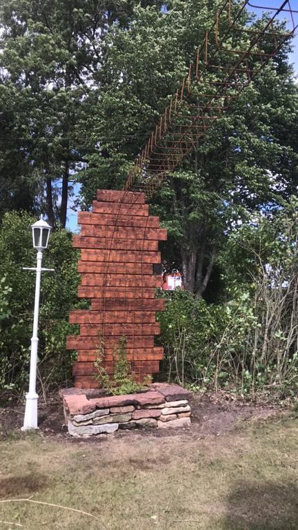 Aeventyrsgardens Vandrarhem, Kinnekulle Källby エクステリア 写真