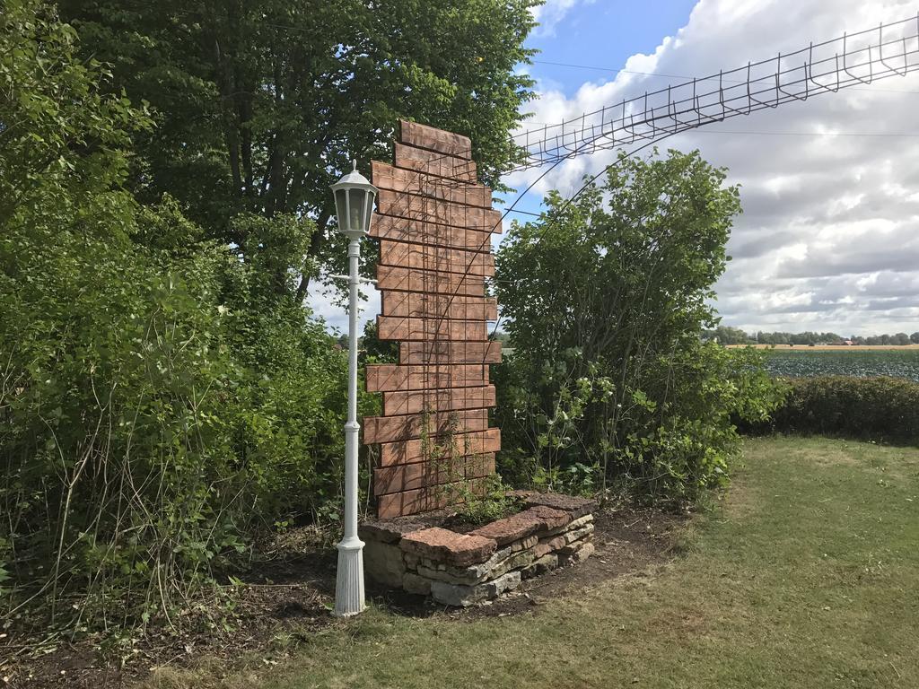 Aeventyrsgardens Vandrarhem, Kinnekulle Källby エクステリア 写真